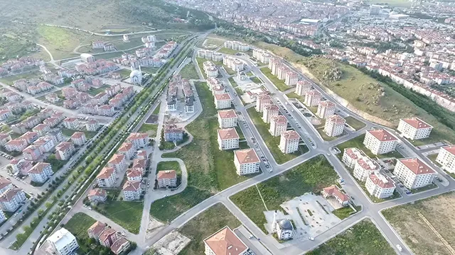 AFYONKARAHİSAR İLİ MERKEZ İLÇESİ ZAFER MAHALLESİ, 1073 ADET KONUT, 2 ADET CAMİ VE 3 ADET TİCARET MERKEZİ İNŞAATLARI İLE ALTYAPI VE ÇEVRE DÜZENLEMESİ İŞİ