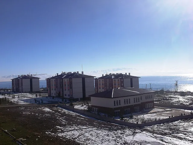 VAN ERCİŞ 256 ADET YOKSUL KONUTU, 288 ADET KONUT, 1 ADET SOSYAL TESİS İLE ALTYAPI VE ÇEVRE DÜZENLEMESİ İNŞAATI İŞİ