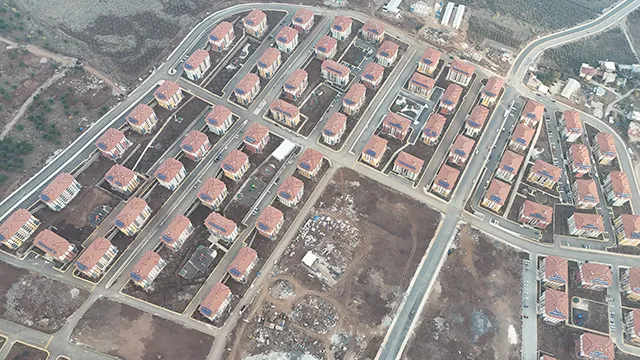 HATAY İLİ HASSA İLÇESİ AŞAĞIKARAFAKILI MAHALLESİ 1.ETAP 1007 ADET KONUT (+9 KD) İNŞAATI İLE ALTYAPI VE ÇEVRE DÜZENLEMESİ İŞİ