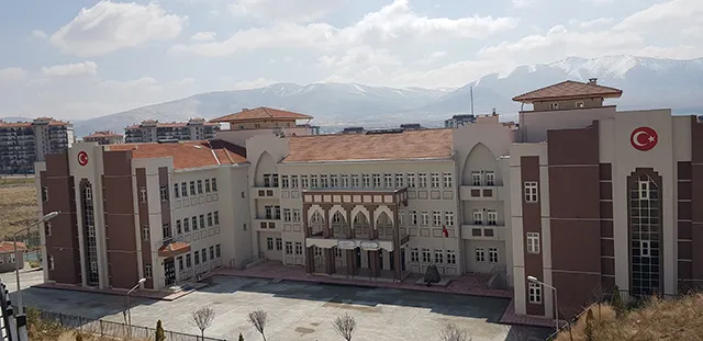 NİĞDE İLİ MERKEZ EFENDİBEY MAHALLESİ KENTSEL DÖNÜŞÜM VE GELİŞİM PROJESİ 3.ETAP 1.BÖLGE 944 ADET KONUT, 80 ADET DÜKKAN, 1 ADET 24 DERSLİKLİ İLKÖĞRETİM OKULU İNŞAATLARI İLE ALTYAPI VE ÇEVRE DÜZENLEMESİ İŞİ