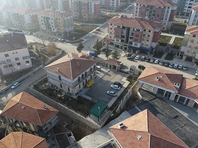 ELAZIĞ İLİ MERKEZ İLÇESİ ABDULLAHPAŞA MAH. 3 ETAP 617 ADET KONUT, 72 ADET DÜKKAN, 1 ADET FIRIN VE 1 ADET KARAKOL İNŞAATLARI İLE ALTYAPI VE ÇEVRE DÜZENLEMESİ İŞİ